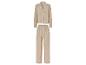 Beige pyjama met lange mouwen en broek.