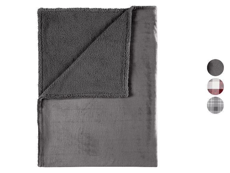 Grijze omkeerbare deken met een pluizige en een gladde kant, met kleur- en patroonstalen.