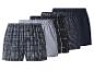 Vijf herenboxershorts in diverse patronen: geruit, geblokt en effen kleuren.