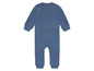 Een blauwe baby romper met lange mouwen.