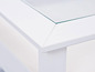 Witte salontafel met glazen blad.