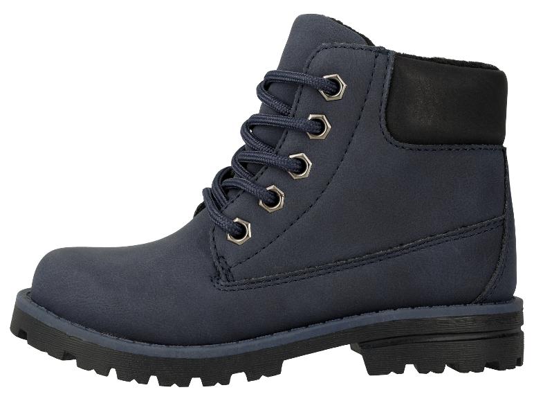 Donkerblauwe veterlaars met dikke zool, op een witte achtergrond.