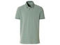 Een groene polo met witte accenten.