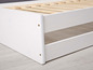 Wit houten bedframe met lattenbodem en opberglade.