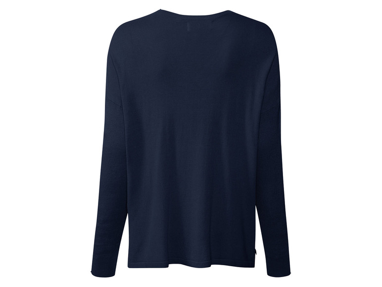 Een donkerblauwe longsleeve trui.