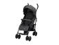 Donkergrijze kinderwagen met zonnekap, veiligheidsharnas en meerdere wielen.