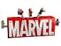 Lego Marvel-logo met minifiguren van Hulk, Thor, Iron Man, Black Widow en Captain America.