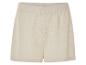 Crème gebreide shorts, casual stijl.