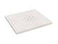 Een witte, vierkante plaat met een patroon van geperforeerde gaatjes.