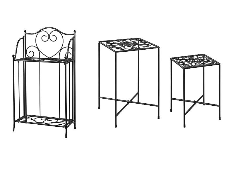 Zwart metalen plantenrek met hartmotieven en twee bijpassende plantenstandaards.
