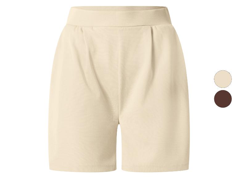 Beige dames shorts met hoge taille en plooien, met kleurstalen.