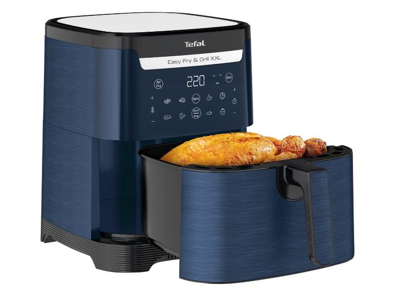 Tefal Easy Fry & Grill XXL airfryer met een hele gebraden kip erin.