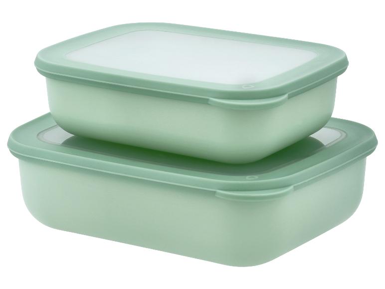 Twee rechthoekige mintgroene voedselbewaarbakjes, op elkaar gestapeld.