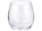 Leeg glazen water- of wijnlas op een zwarte achtergrond.