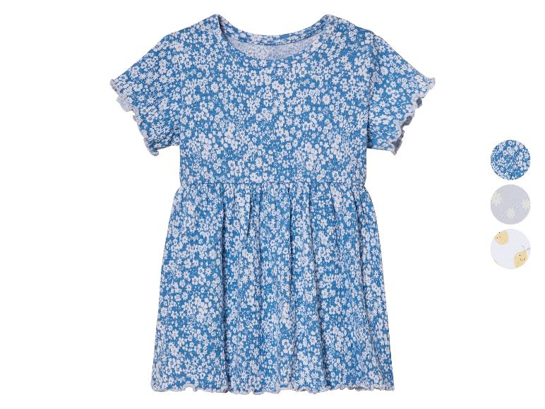 Een blauw, bloemenjurkje met korte mouwen.