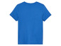 Een blauwe T-shirt met korte mouwen.
