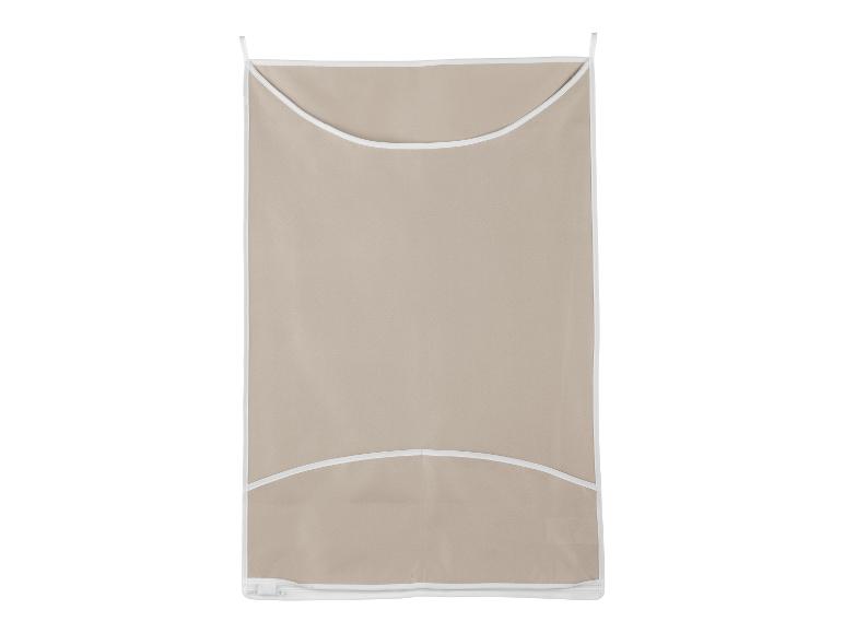 Beige opbergzak met witte rand en rits voor het organiseren van kleding.