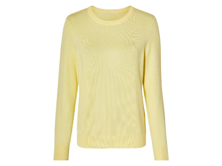 Pastelgele trui met ronde hals.