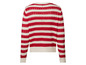 Een rood-wit gestreepte trui met opengewerkte details.