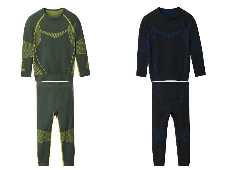 Twee sets thermisch ondergoed, één groen en één zwart.