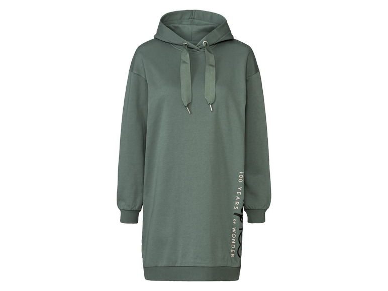 Een groene hoodie-jurk met lange mouwen en een capuchon.