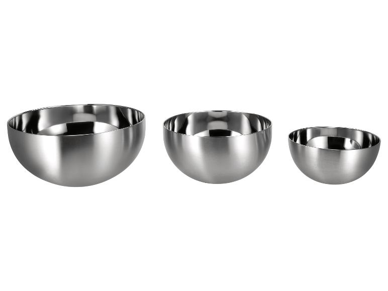 Set van drie roestvrijstalen mengkommen in verschillende maten.