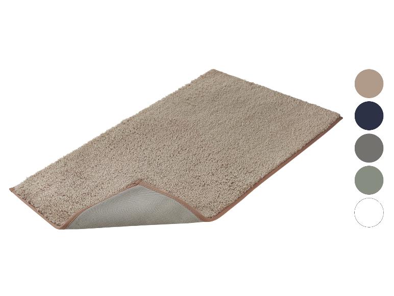 Beige antislip badmat.
