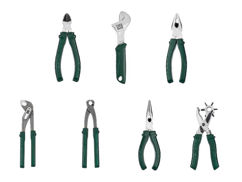 Assortiment tangen en moersleutels met groene handgrepen.