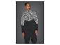 Man in een zwart en reflecterend patroon sportjack en zwarte sportbroek.