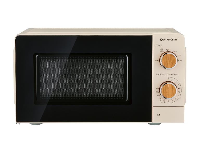 Beige magnetron met een zwart paneel en twee houten draaiknoppen voor vermogen en tijd.