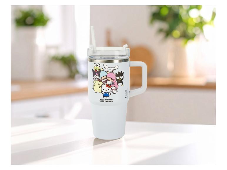 Witte thermosbeker met Hello Kitty and Friends-ontwerp op een aanrecht.