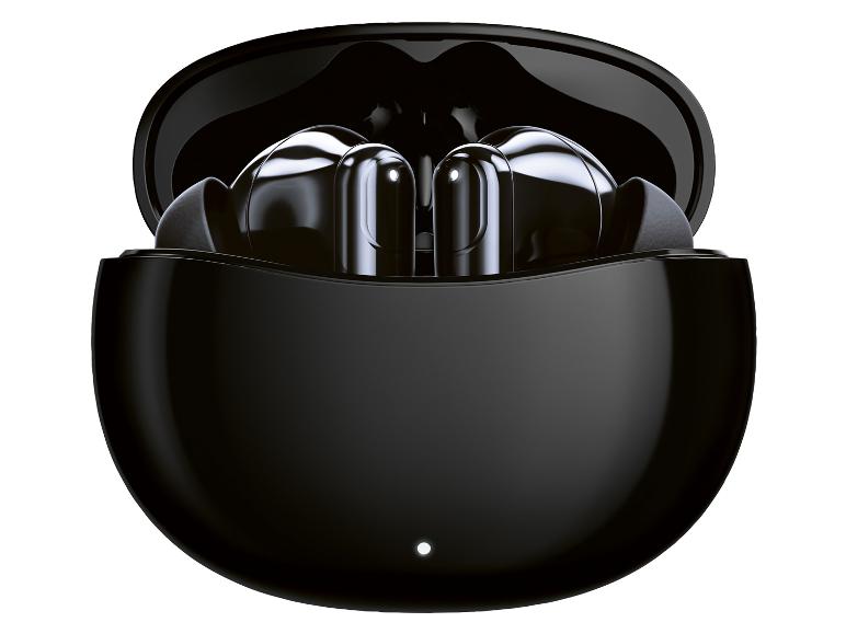 Zwarte draadloze oordopjes in oplaadcase.