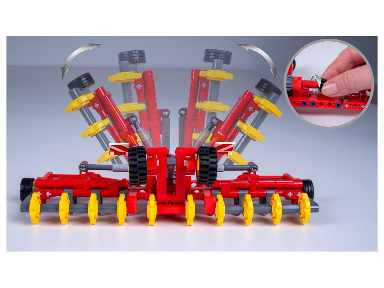 Lego Technic tractormodel met bewegende onderdelen.