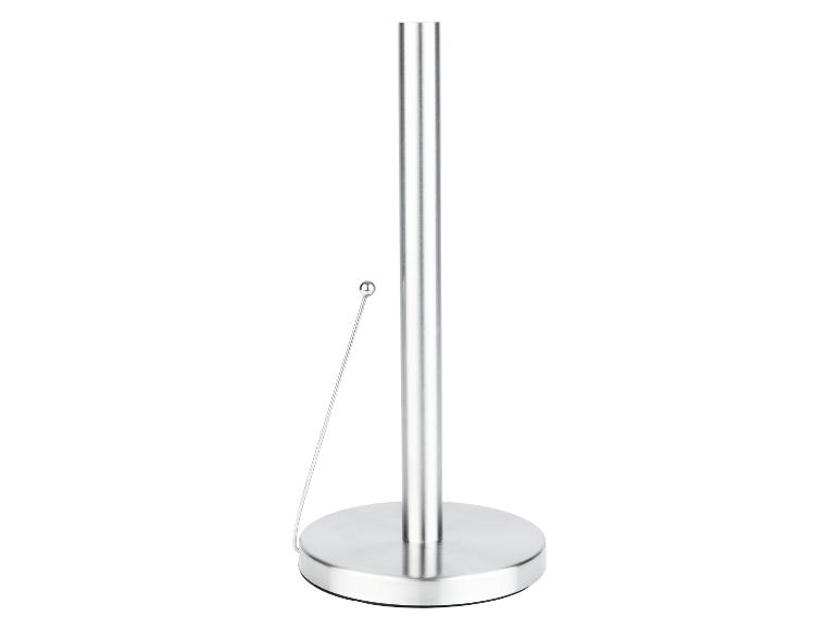 Een zilveren keukenrolhouder.