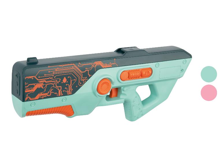 Turquoise en oranje speelgoedlaserblaster met een printplaatontwerp.