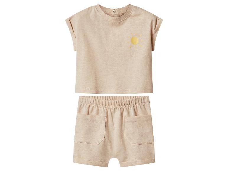Beige kinder set met een T-shirt met korte mouwen met zonnemotief en een korte broek.