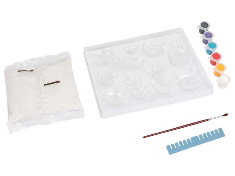 Een set voor het maken van gipsfiguren met verf, kwast en mallen.