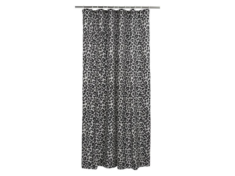 Gordijn met luipaardprint aan een roede