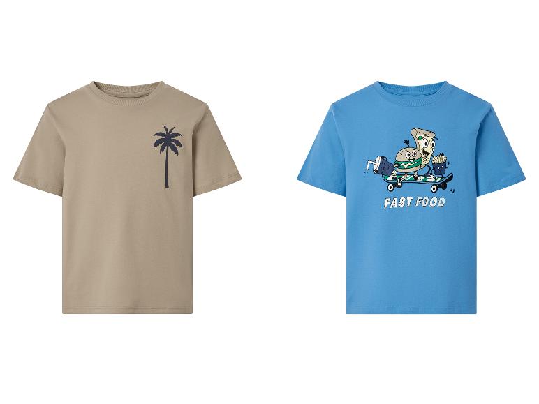 T-shirts met korte mouwen: een beige met palmboom en een blauwe met fastfoodtekeningen op een skateboard.