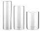 Drie heldere cilindrische glazen vazen van verschillende hoogtes.