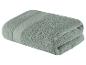 Opgevouwen badhanddoek, grijsgroene kleur.
