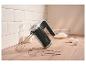 SilverCrest handmixer met gardes en deeghaken, melk, bloem en eieren op een houten aanrecht.