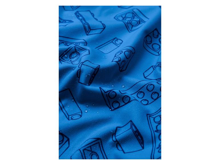 Blauwe stof met bouwsteenpatronen en waterdruppels.