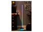 LIVARNO® LED-Stehleuchte: kleurrijke LED vloerlamp in een kamer met meubels en planten.