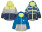 Drie kinderjassen in verschillende kleuren en patronen, waaronder een blauwe jas met een beerlogo.