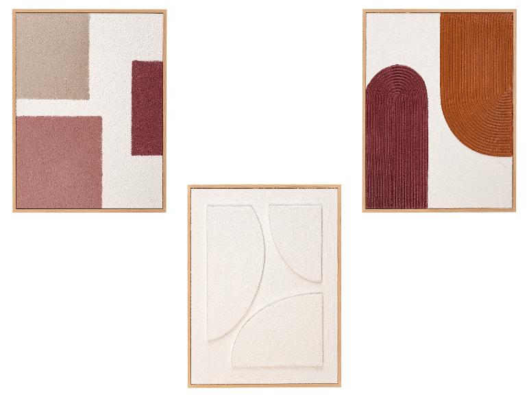 Drie getextureerde abstracte schilderijen met geometrische vormen en rondingen in rode, bruine en witte tinten.