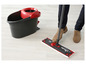 Een Vileda mop met emmer en wringer voor het schoonmaken van vloeren.