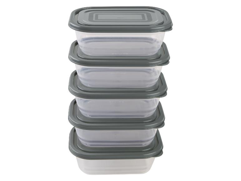 Stapelbare transparante plastic voedselcontainers met grijze deksels.