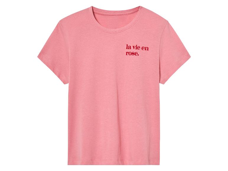 Roze T-shirt met de tekst 'la vie en rose'.