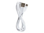 Een witte USB-oplaadkabel met micro-USB-connector.